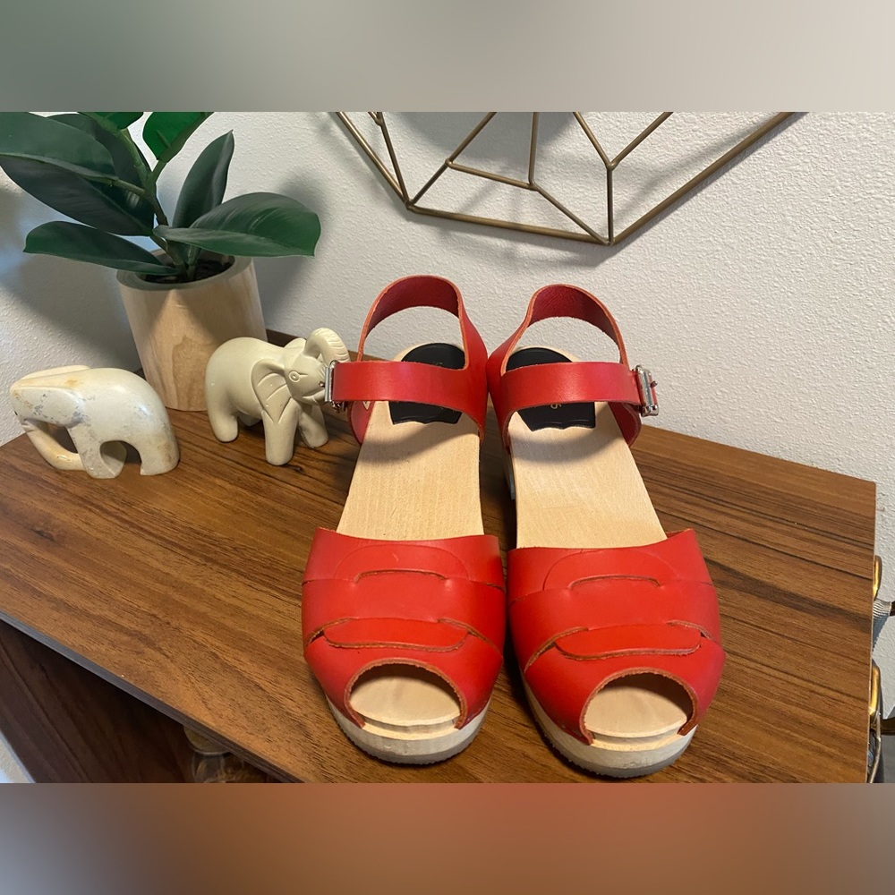 Swedish Hasbeens - EUC - size 37
